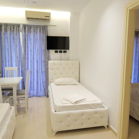 סרנדה Hotel Dior מראה חיצוני תמונה