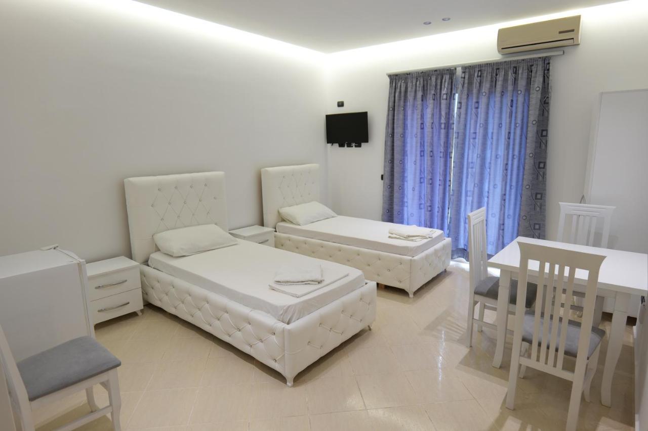 סרנדה Hotel Dior מראה חיצוני תמונה