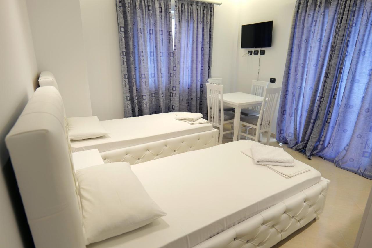 סרנדה Hotel Dior מראה חיצוני תמונה