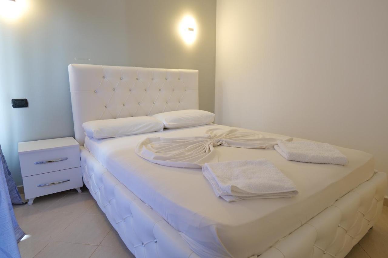 סרנדה Hotel Dior מראה חיצוני תמונה
