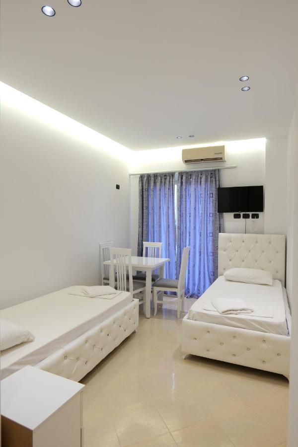 סרנדה Hotel Dior מראה חיצוני תמונה
