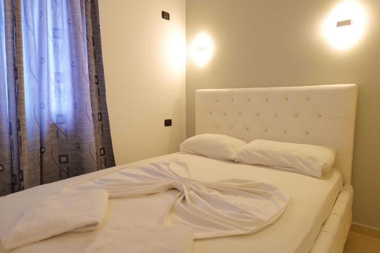 סרנדה Hotel Dior מראה חיצוני תמונה