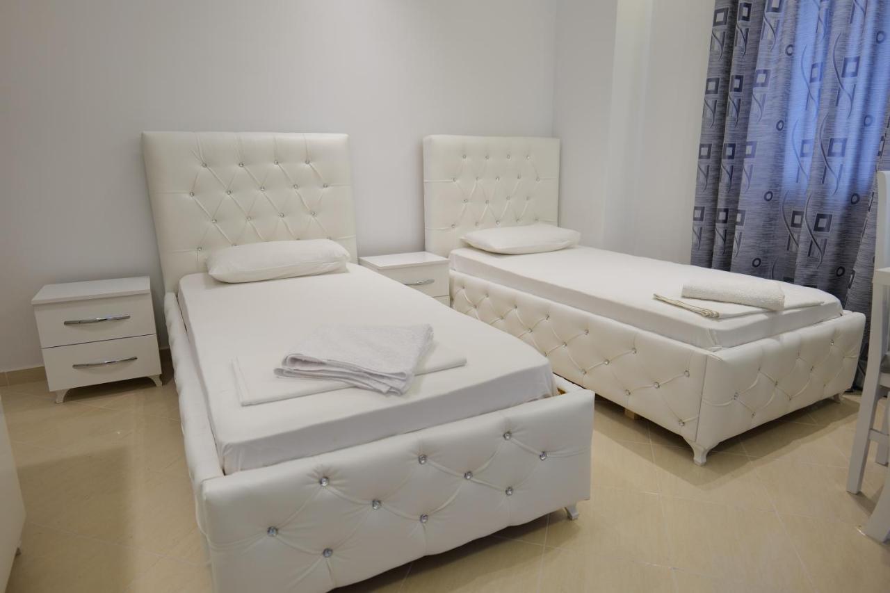 סרנדה Hotel Dior מראה חיצוני תמונה