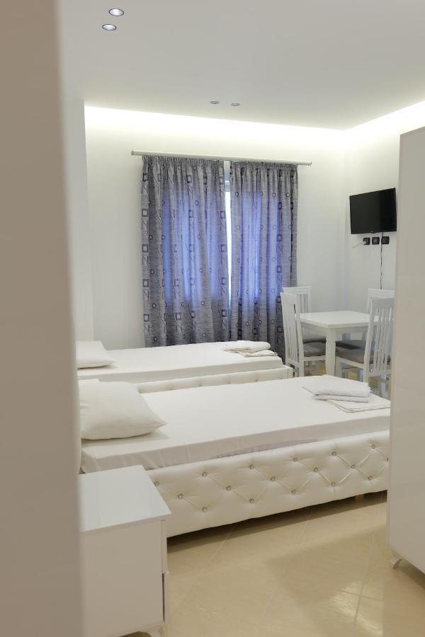 סרנדה Hotel Dior מראה חיצוני תמונה