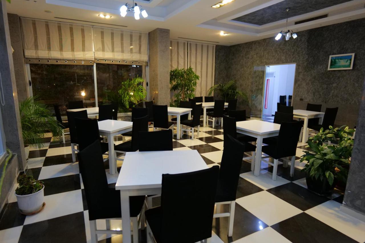 סרנדה Hotel Dior מראה חיצוני תמונה