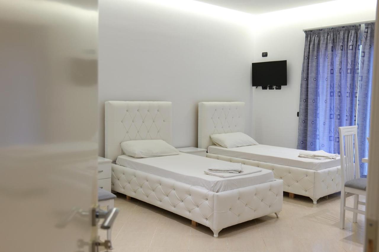 סרנדה Hotel Dior מראה חיצוני תמונה