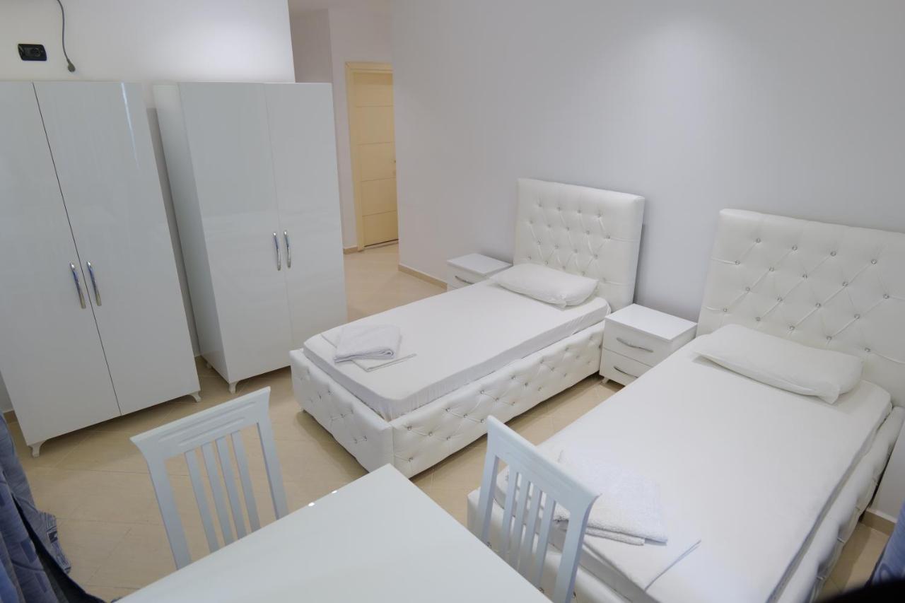סרנדה Hotel Dior מראה חיצוני תמונה