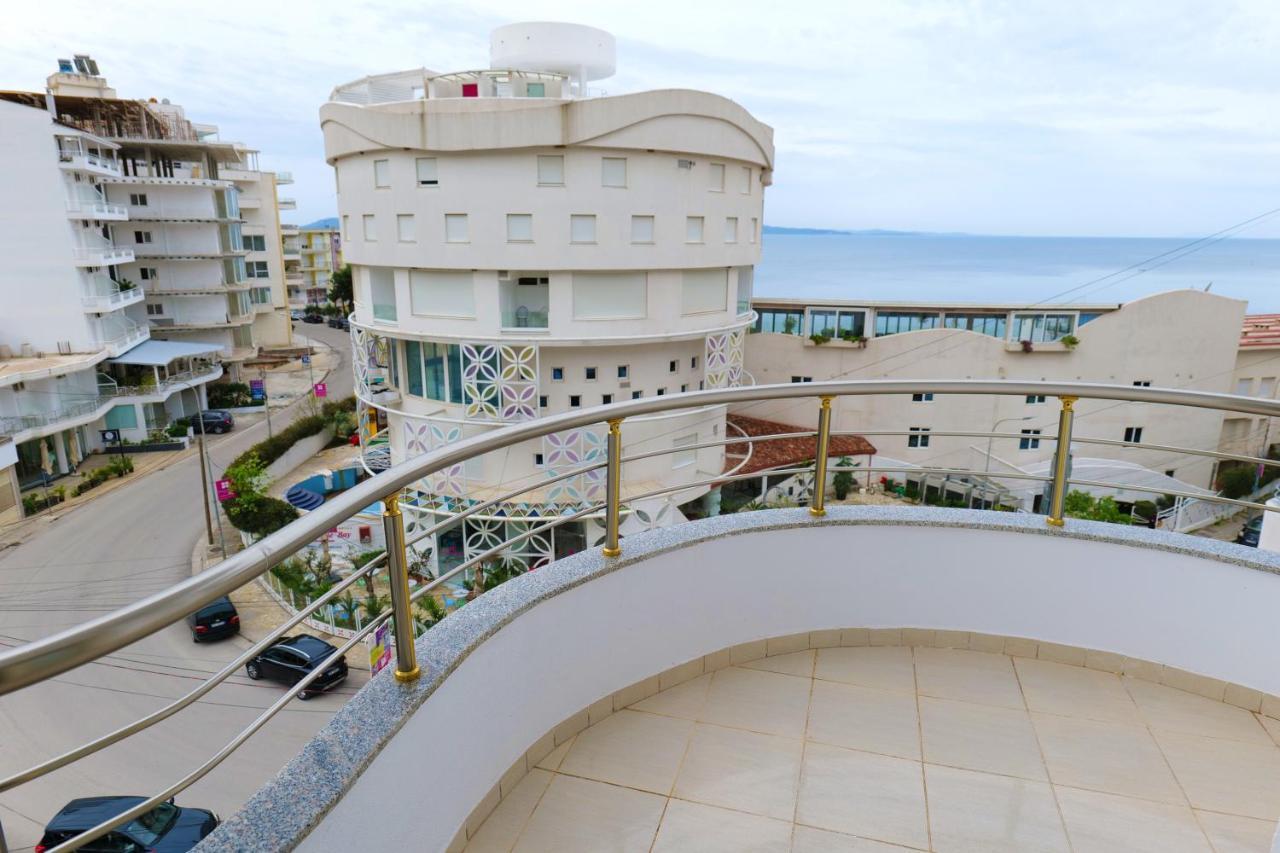 סרנדה Hotel Dior מראה חיצוני תמונה