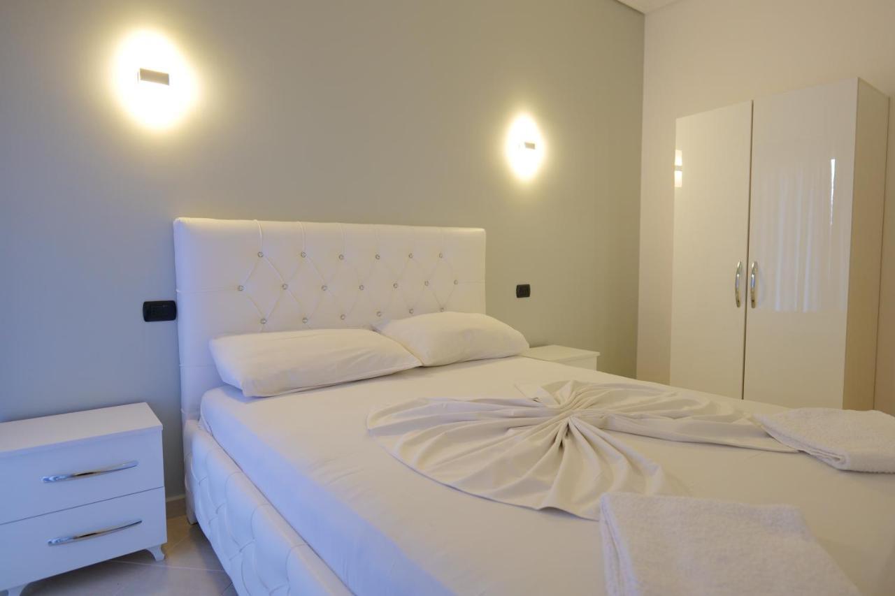 סרנדה Hotel Dior מראה חיצוני תמונה