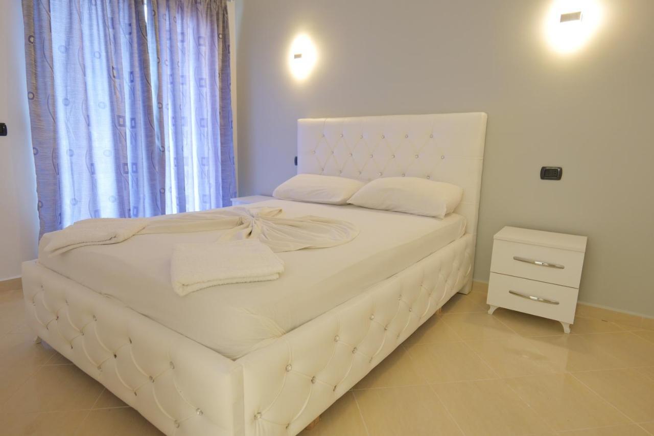 סרנדה Hotel Dior מראה חיצוני תמונה