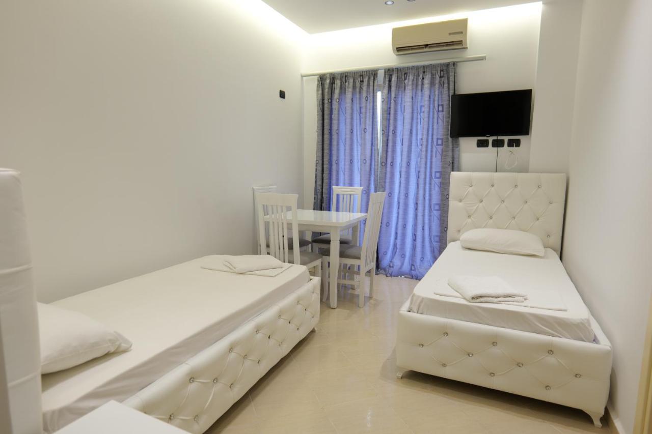 סרנדה Hotel Dior מראה חיצוני תמונה